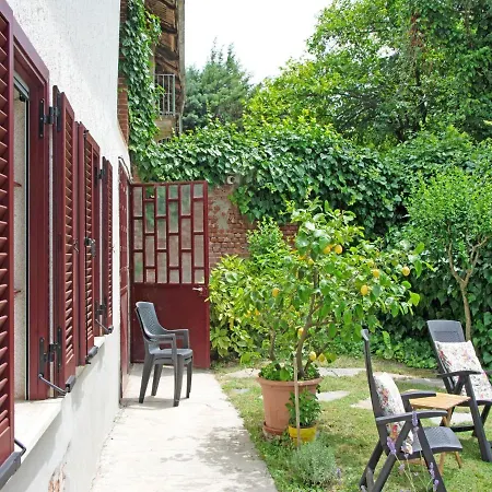 Сasa de vacaciones In Casale With Panoramic Vineyard Views